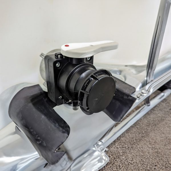 1000 Litre 275 Gallon Rebottled IBC Tote with 2 Inch Ball Valve and Camlock Quick-Connect - Image 2
