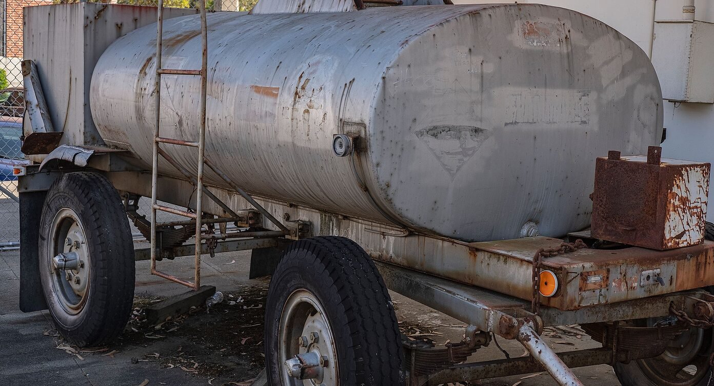 Steel water tank trailer